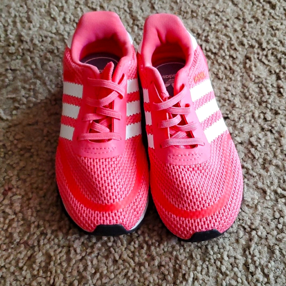 Girls sneakers